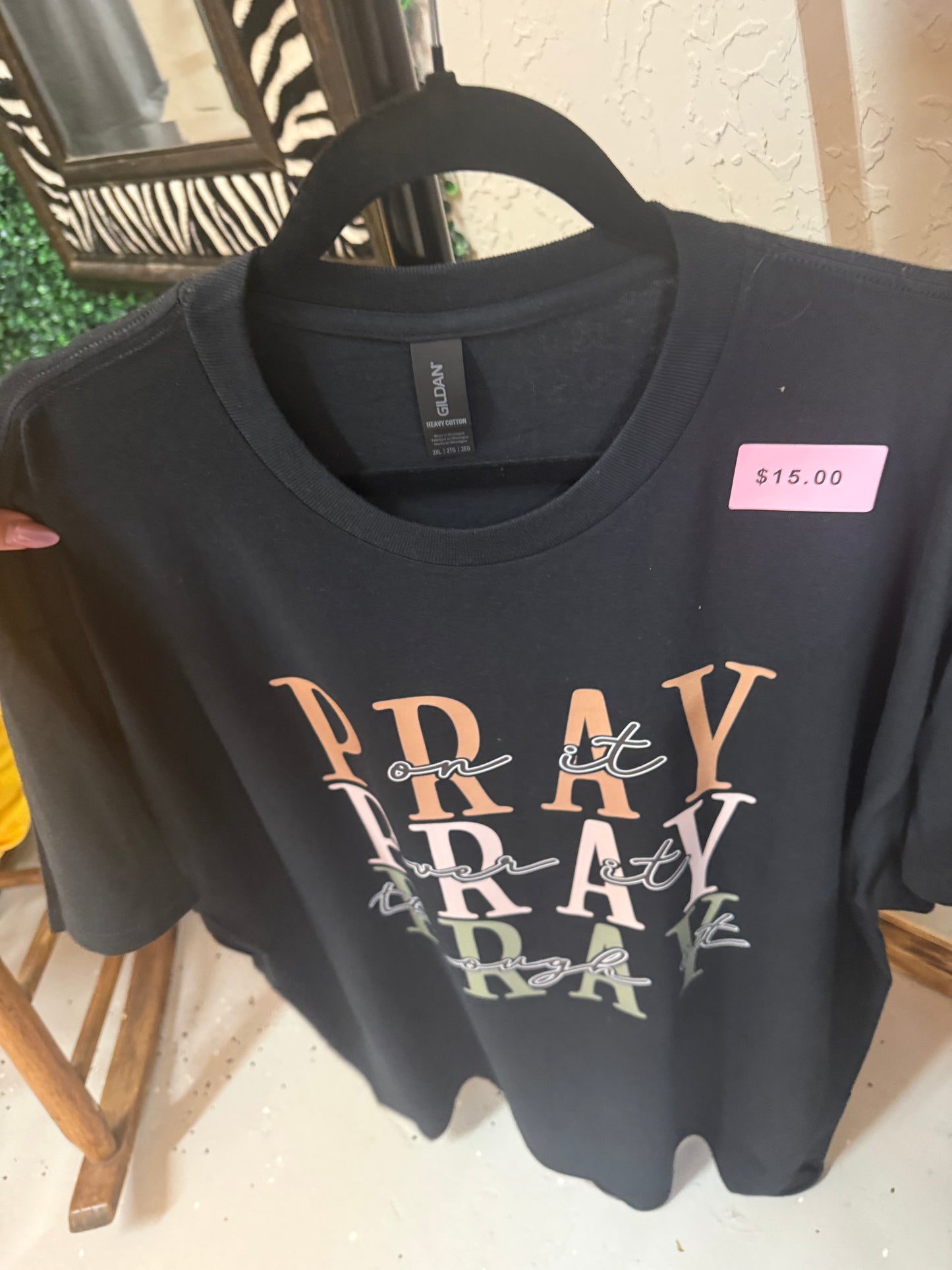 Black pray tee