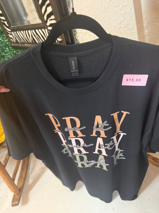 Black pray tee
