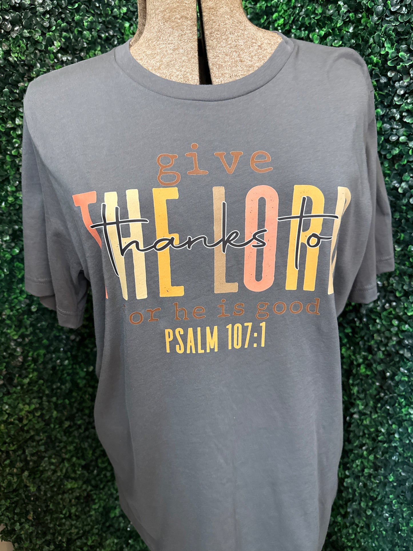 Give thanks to the Lord Tee