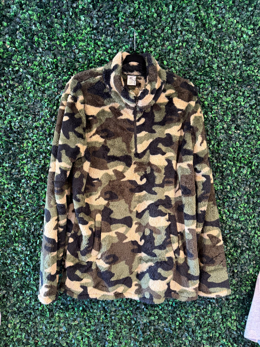 Camo pull over